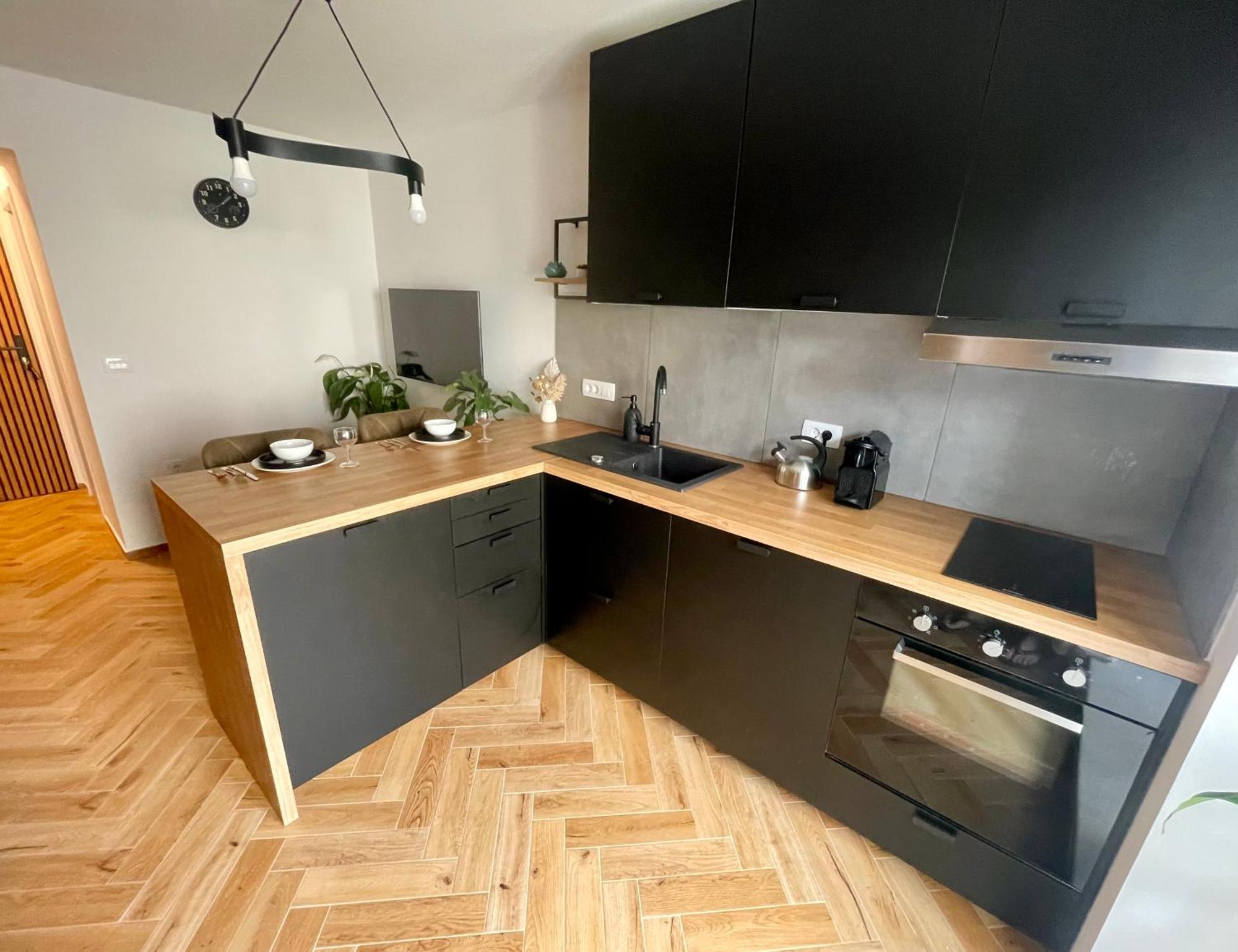 Gg Art Apartments III Ljubljana Bagian luar foto